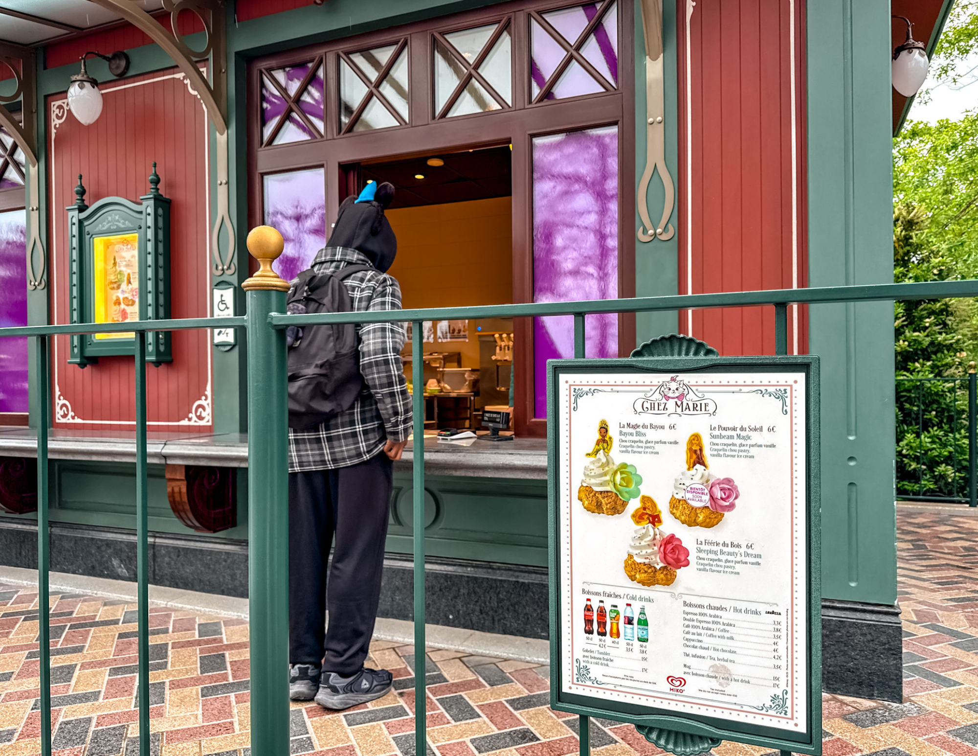 Disneyland Paris Guide (3).png